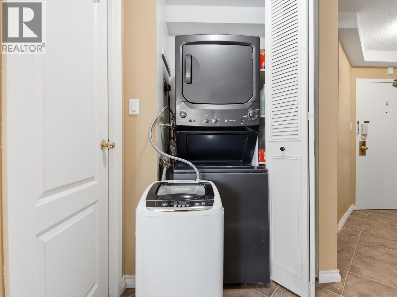 Listing Picture 14 of 25 : 808 6455 WILLINGDON AVENUE, Burnaby / 本拿比 - 魯藝地產 Yvonne Lu Group - MLS Medallion Club Member