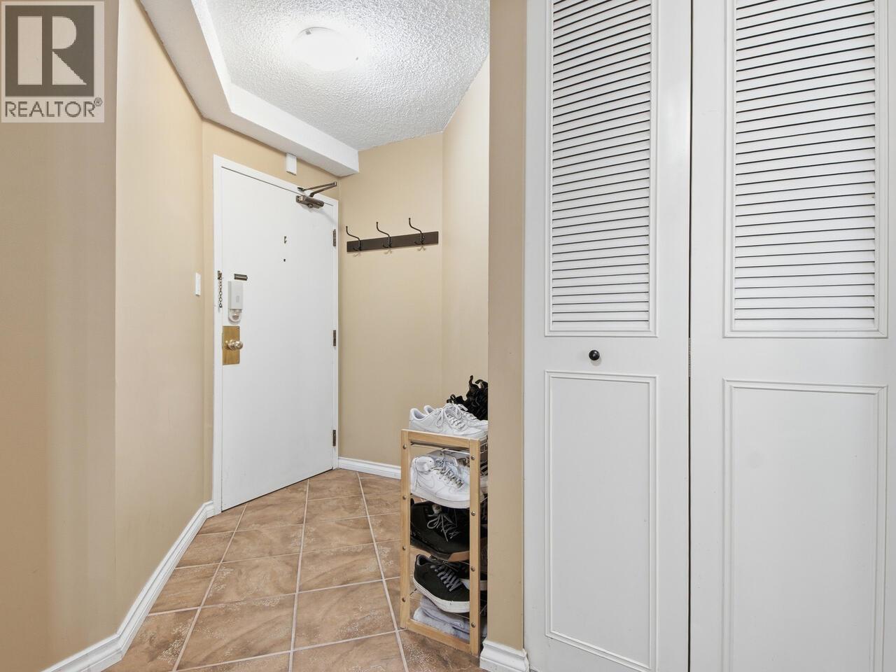 Listing Picture 2 of 25 : 808 6455 WILLINGDON AVENUE, Burnaby / 本拿比 - 魯藝地產 Yvonne Lu Group - MLS Medallion Club Member