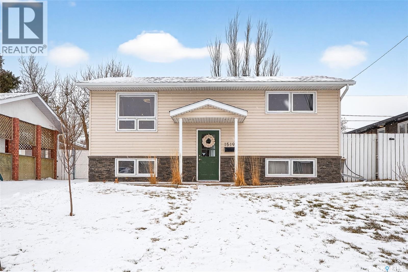 1519 Grandview Street W, Moose Jaw, Saskatchewan  S6H 6R4 - Photo 2 - SK028145