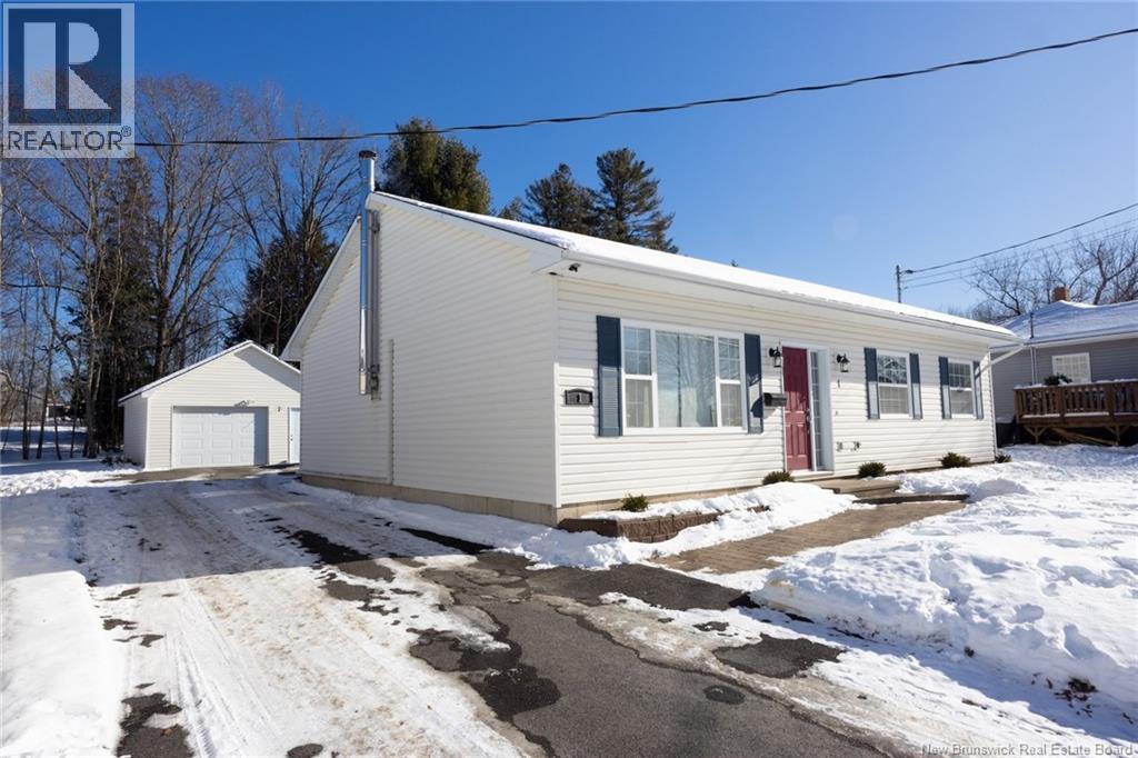 1 Birch Crescent, Fredericton, New Brunswick  E3A 3S8 - Photo 2 - NB133398