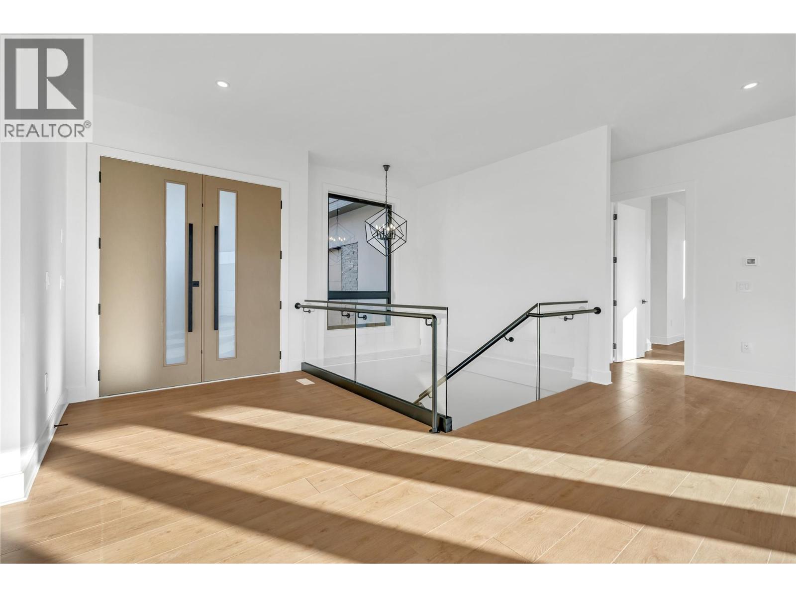 1077 Antler Drive, Penticton, British Columbia  V2A 9G6 - Photo 3 - 10375019