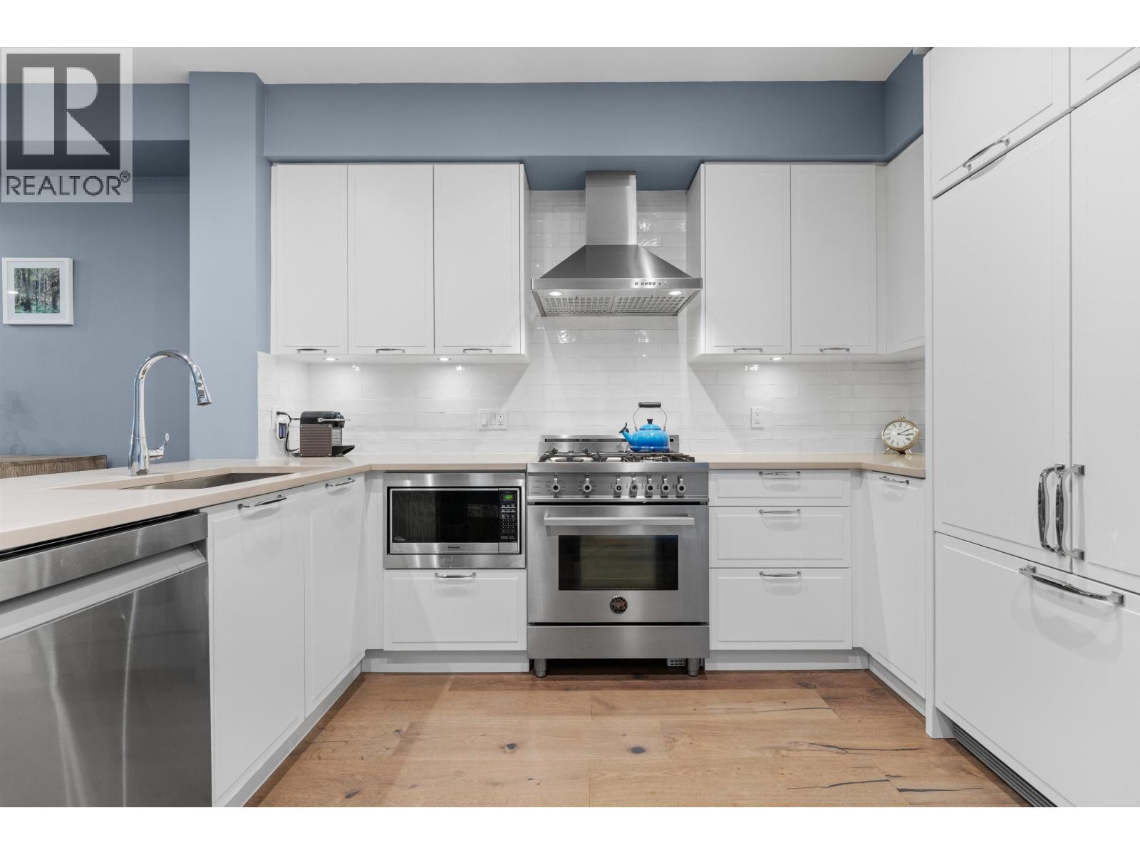 Listing Picture 3 of 39 : 8121 SHAUGHNESSY STREET, Vancouver / 溫哥華 - 魯藝地產 Yvonne Lu Group - MLS Medallion Club Member