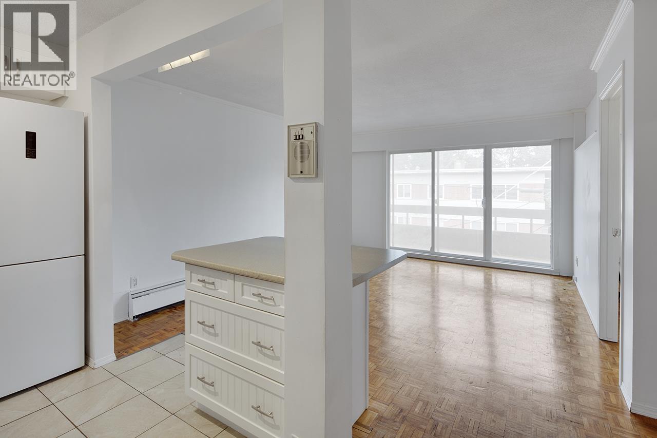 Listing Picture 8 of 23 : 315 2025 W 2ND AVENUE, Vancouver / 溫哥華 - 魯藝地產 Yvonne Lu Group - MLS Medallion Club Member