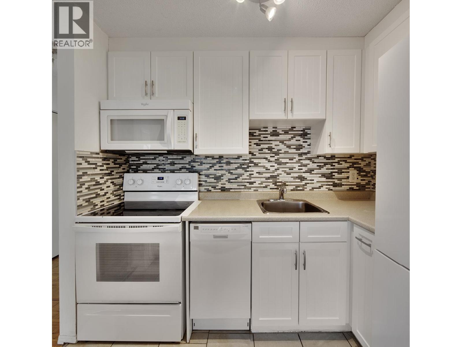 Listing Picture 12 of 23 : 315 2025 W 2ND AVENUE, Vancouver / 溫哥華 - 魯藝地產 Yvonne Lu Group - MLS Medallion Club Member