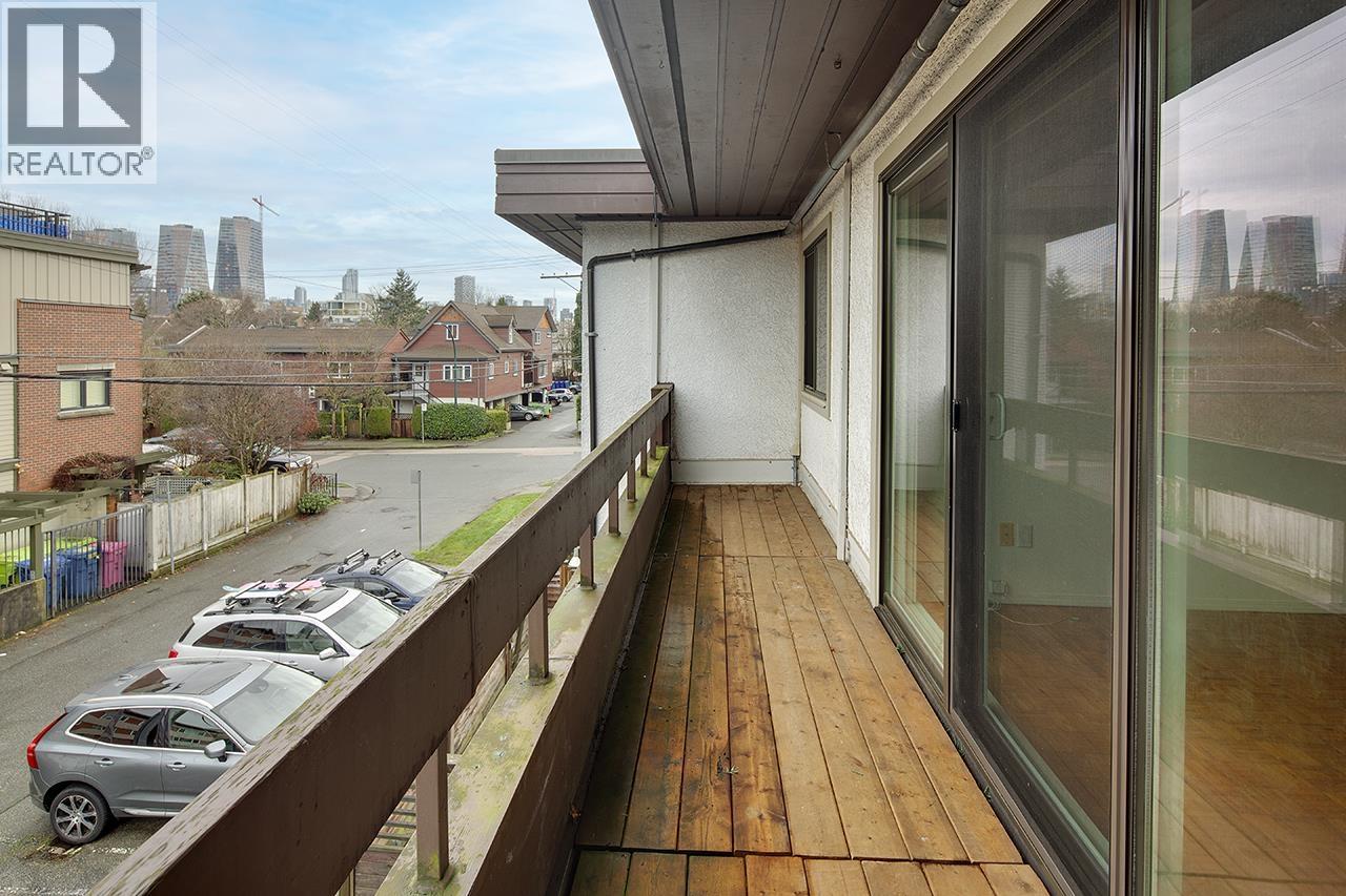 Listing Picture 17 of 23 : 315 2025 W 2ND AVENUE, Vancouver / 溫哥華 - 魯藝地產 Yvonne Lu Group - MLS Medallion Club Member