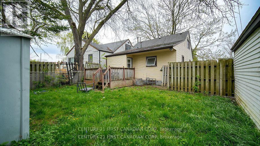 19 Montgomery Drive, Chatham-Kent, Ontario  N8A 1P2 - Photo 21 - X12772450