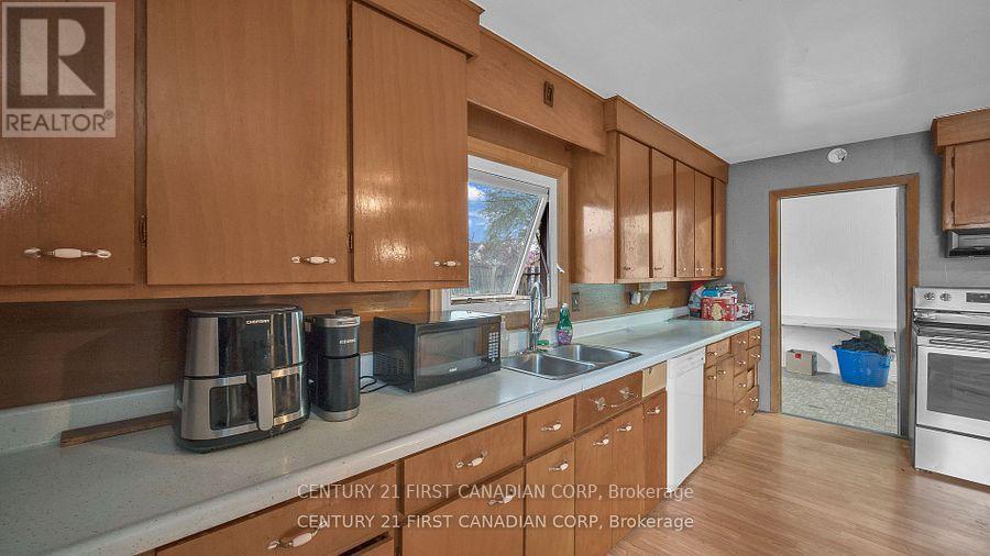 19 Montgomery Drive, Chatham-Kent, Ontario  N8A 1P2 - Photo 7 - X12772450