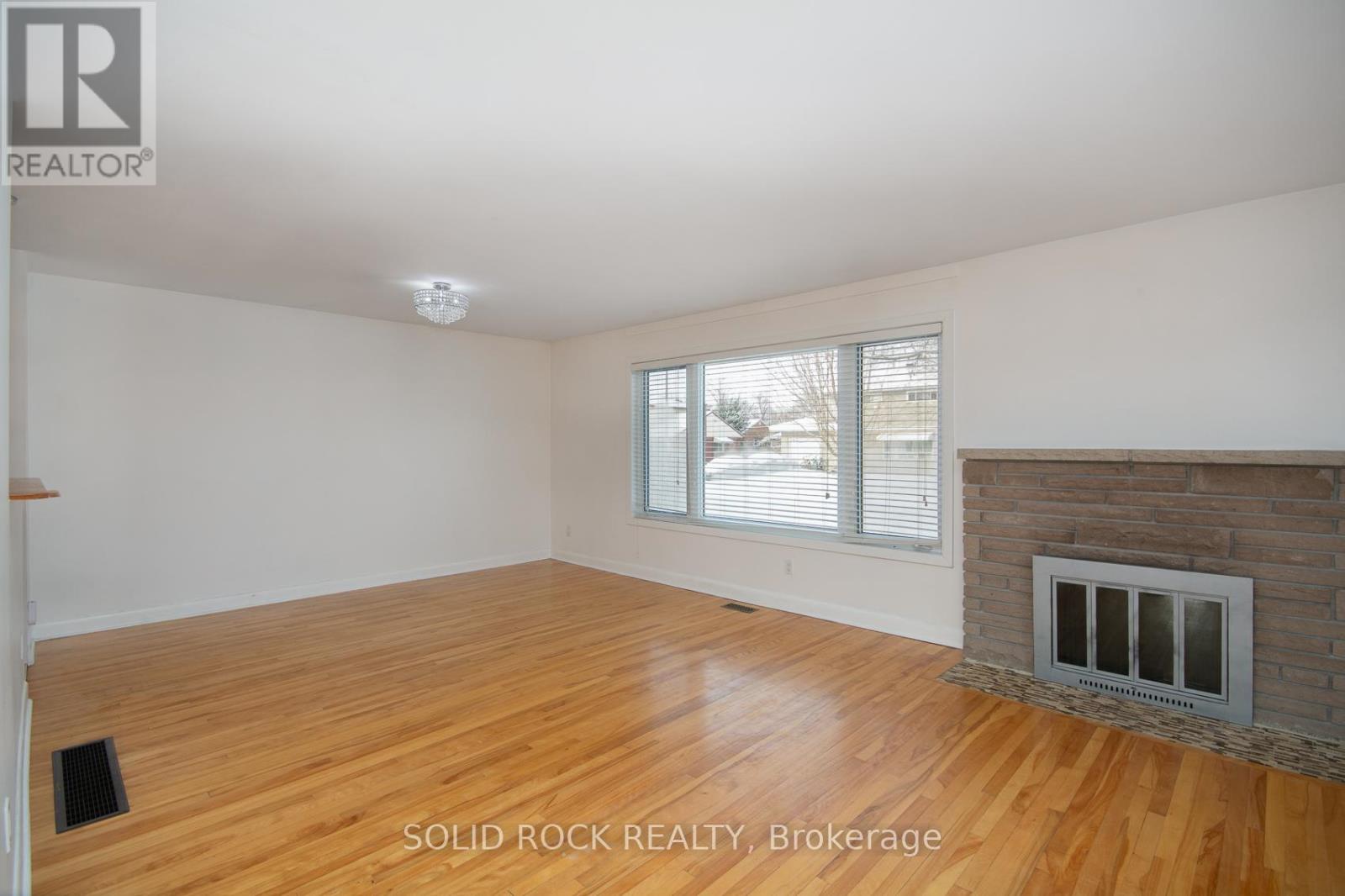 2366 Cheshire Road, Ottawa, Ontario  K2C 1G3 - Photo 4 - X12772414