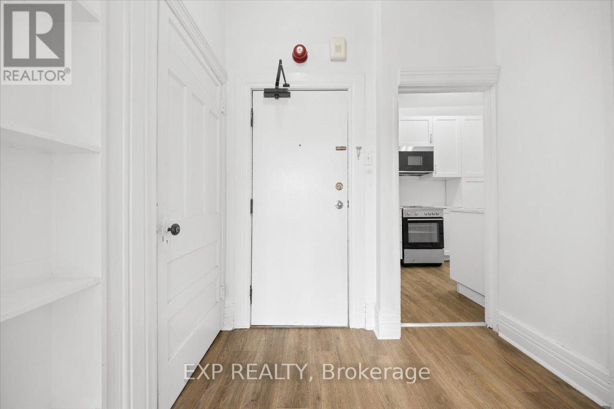 3 - 484 Gilmour Street, Ottawa, Ontario  K1R 5L4 - Photo 3 - X12772546