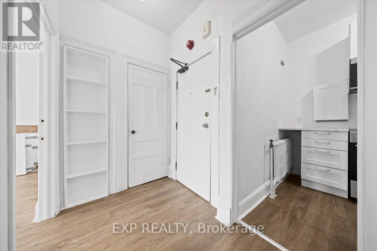 3 - 484 Gilmour Street, Ottawa, Ontario  K1R 5L4 - Photo 4 - X12772546