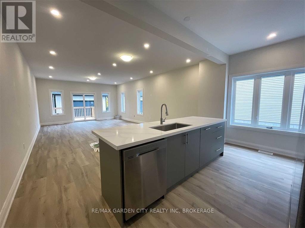 2-Upper Level - 13 Valley Road, St. Catharines (Western Hill), Ontario  L2S 1Y7 - Photo 10 - X12772366