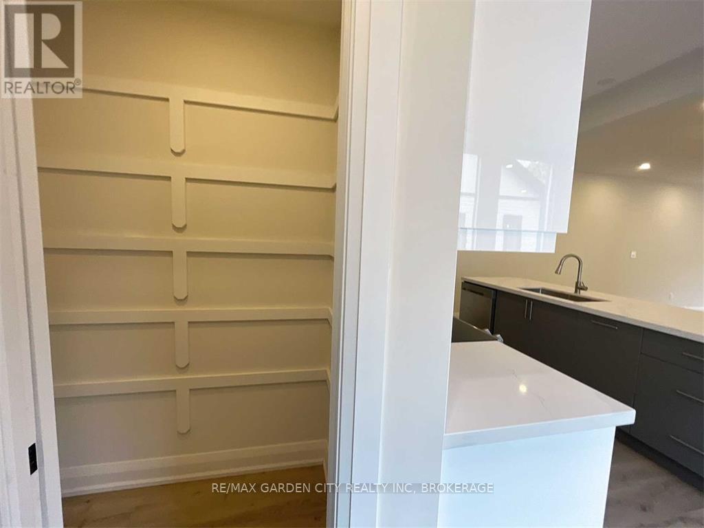 2-Upper Level - 13 Valley Road, St. Catharines (Western Hill), Ontario  L2S 1Y7 - Photo 13 - X12772366