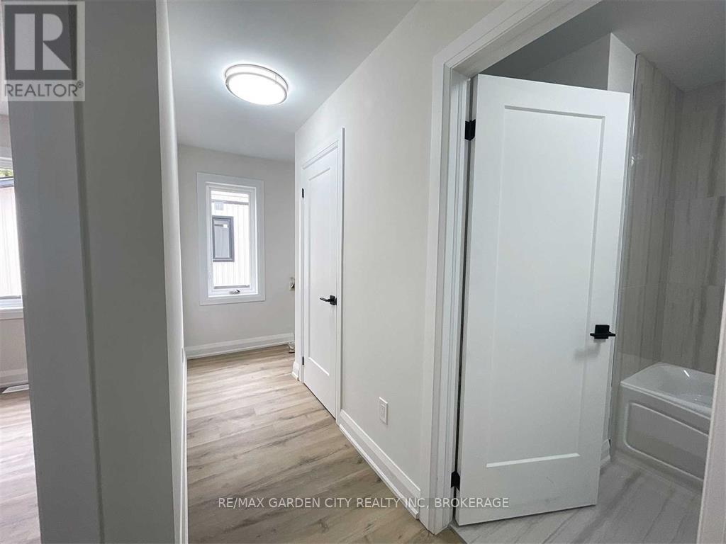 2-Upper Level - 13 Valley Road, St. Catharines (Western Hill), Ontario  L2S 1Y7 - Photo 23 - X12772366