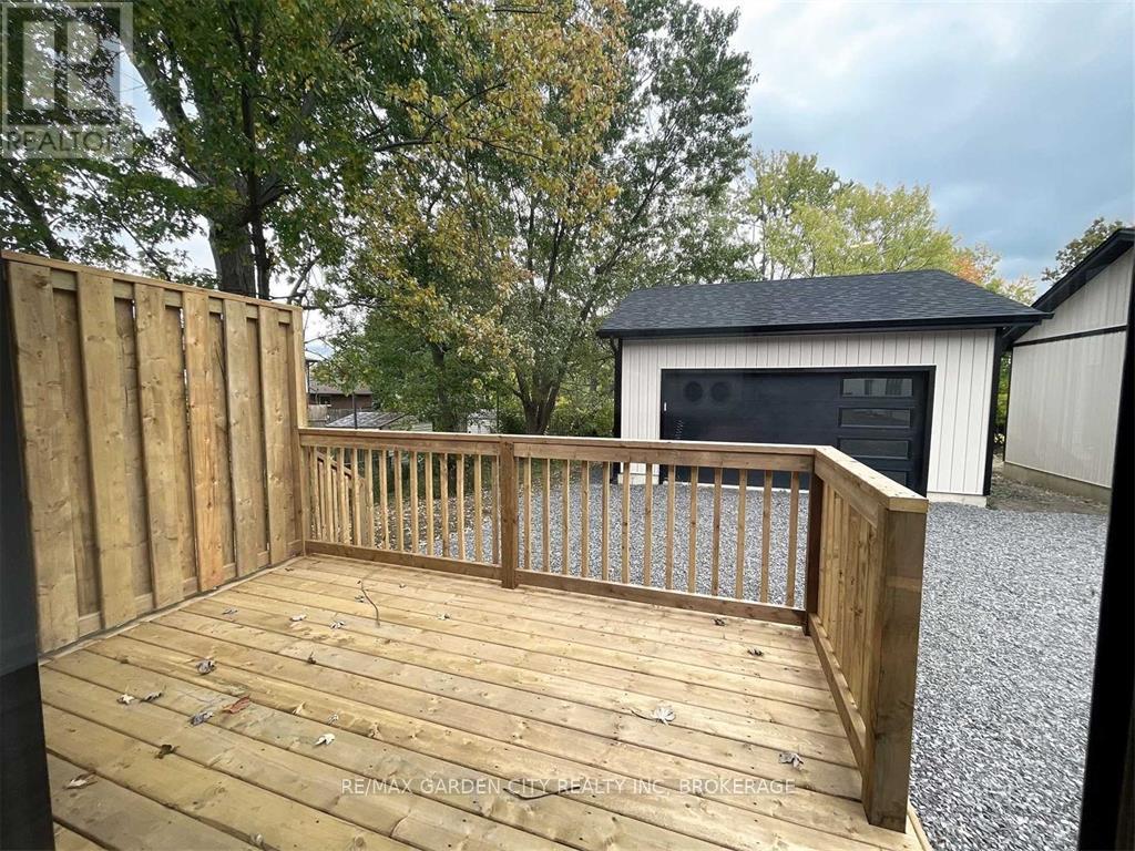 2-Upper Level - 13 Valley Road, St. Catharines (Western Hill), Ontario  L2S 1Y7 - Photo 25 - X12772366