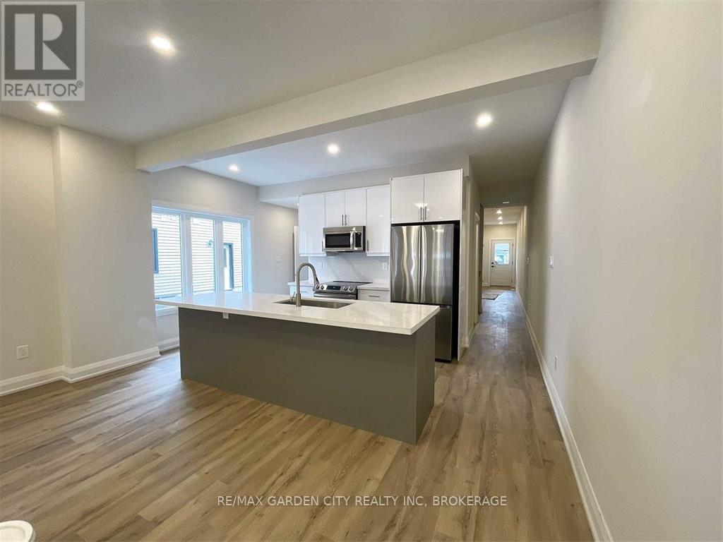 2-Upper Level - 13 Valley Road, St. Catharines (Western Hill), Ontario  L2S 1Y7 - Photo 5 - X12772366