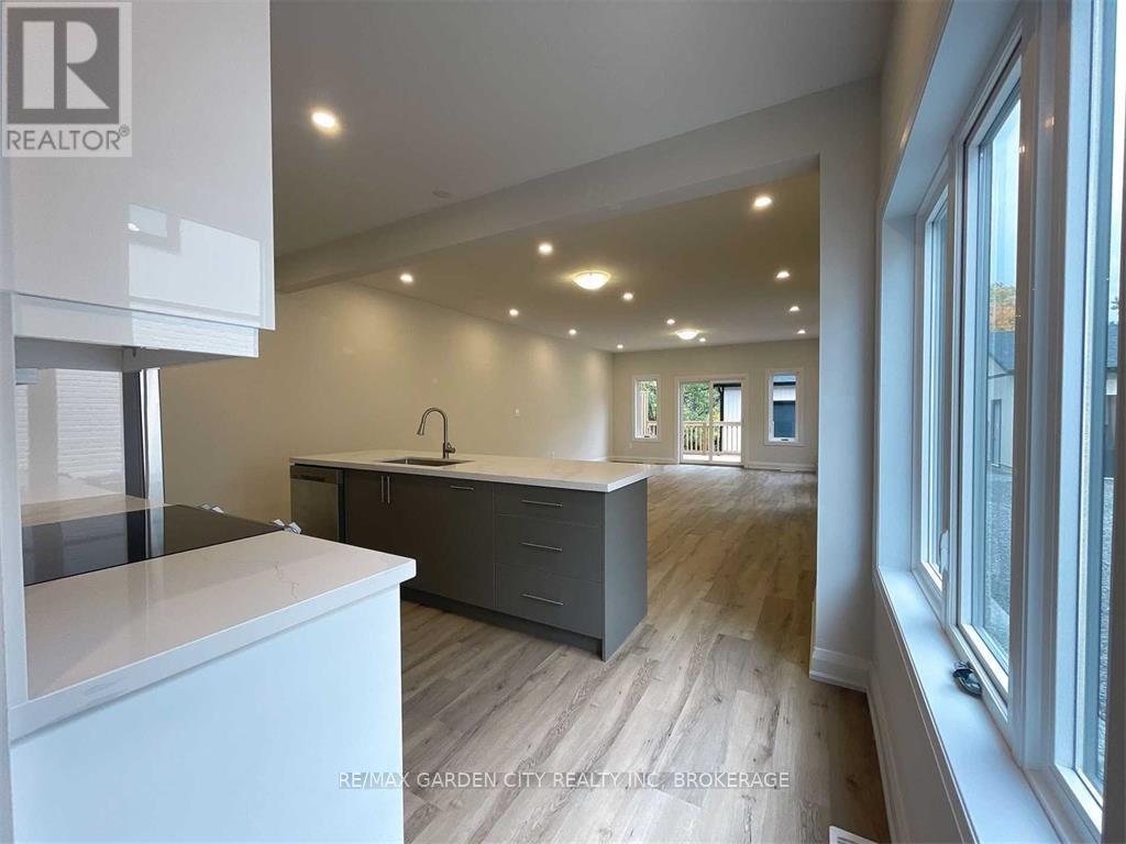 2-Upper Level - 13 Valley Road, St. Catharines (Western Hill), Ontario  L2S 1Y7 - Photo 7 - X12772366