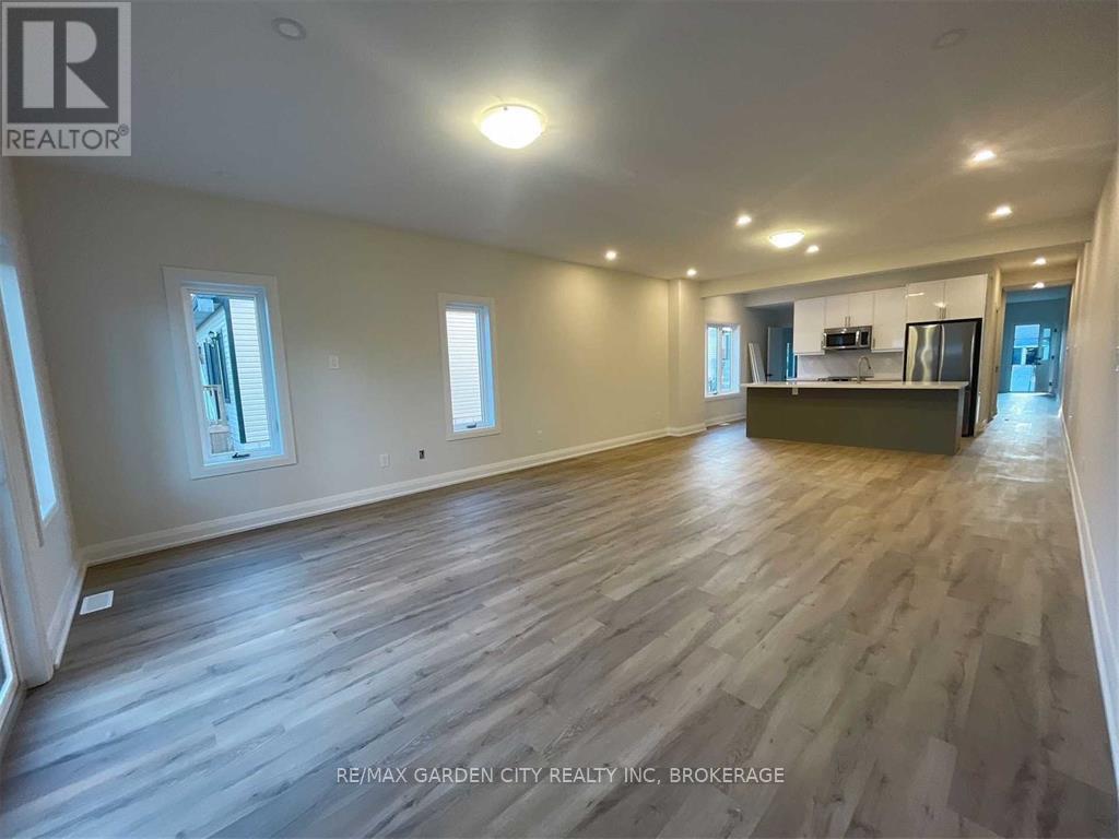 2-Upper Level - 13 Valley Road, St. Catharines (Western Hill), Ontario  L2S 1Y7 - Photo 8 - X12772366