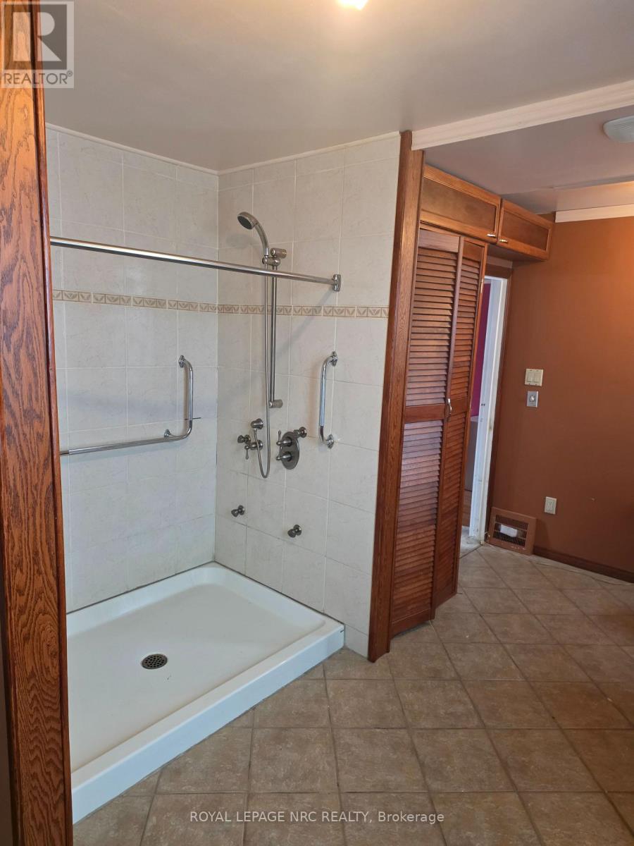 15 Mildred Avenue, St. Catharines, Ontario  L2R 6H9 - Photo 6 - X12772452