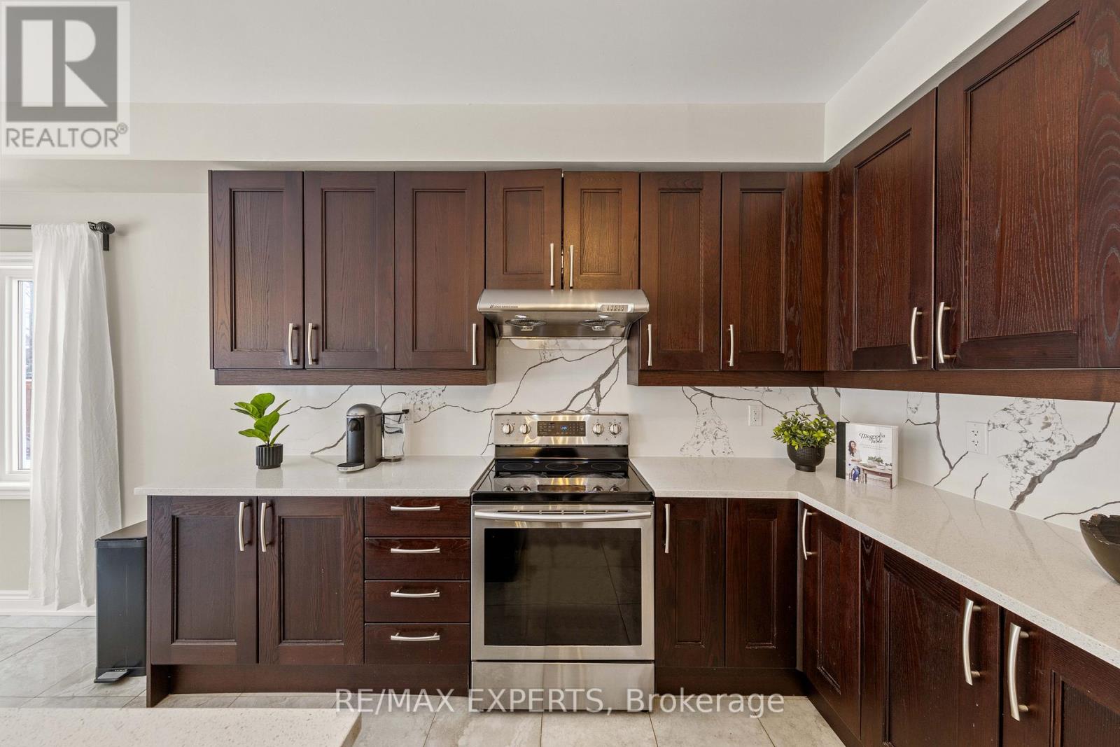 16 Vivian Creek Road, East Gwillimbury, Ontario  L0G 1M0 - Photo 12 - N12720976