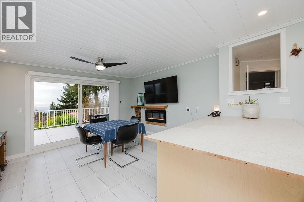 1405 Velvet Road, Gibsons, British Columbia  V0N 1V0 - Photo 8 - R3079123