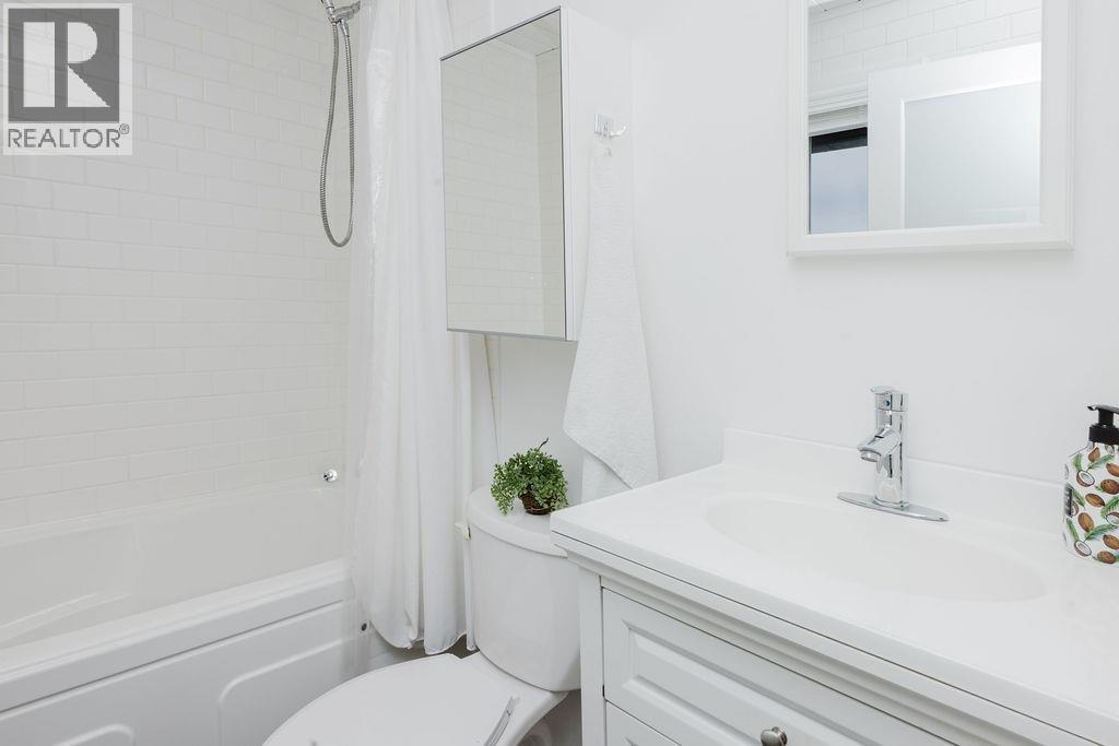 1405 Velvet Road, Gibsons, British Columbia  V0N 1V0 - Photo 16 - R3079123