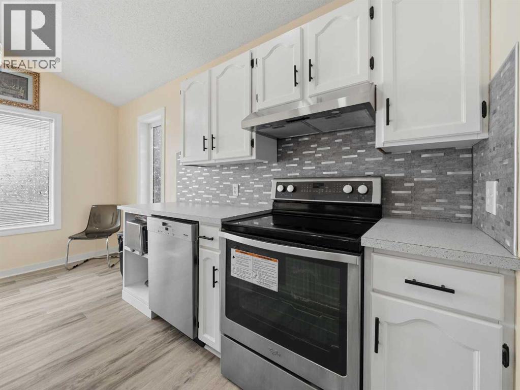 109 Somerset Close Sw, Calgary, Alberta  T2Y 3C4 - Photo 8 - A2282793