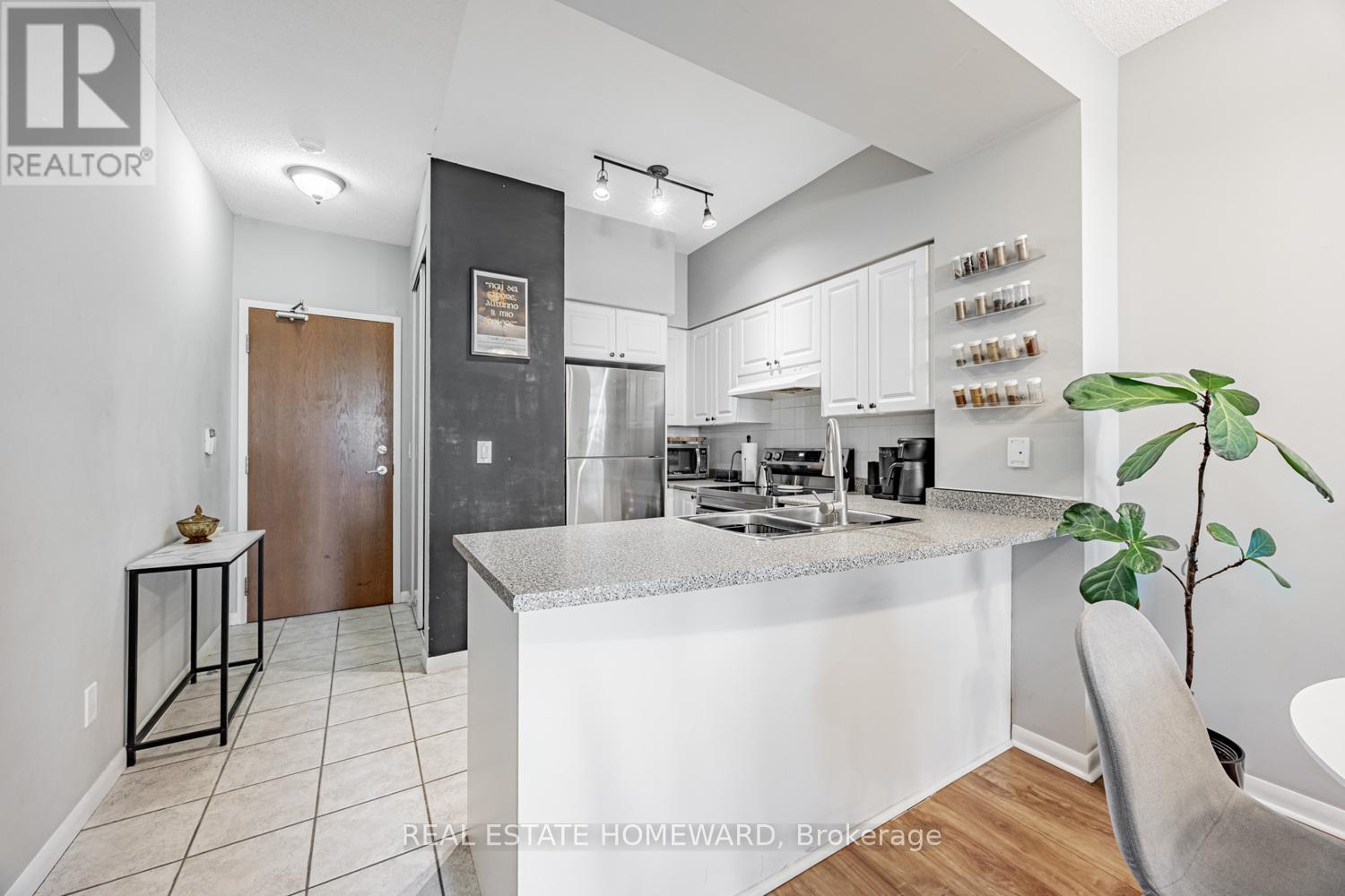 806 - 219 Fort York Boulevard, Toronto, Ontario  M5V 1B1 - Photo 10 - C12772392