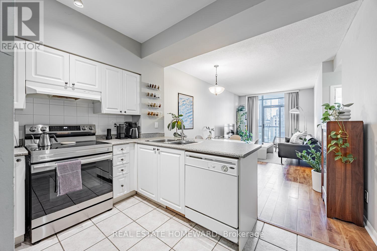 806 - 219 Fort York Boulevard, Toronto, Ontario  M5V 1B1 - Photo 13 - C12772392