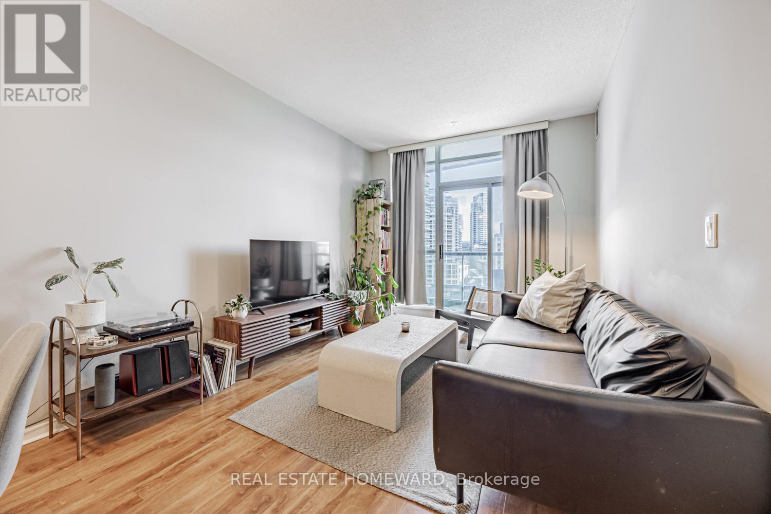 806 - 219 Fort York Boulevard, Toronto, Ontario  M5V 1B1 - Photo 2 - C12772392