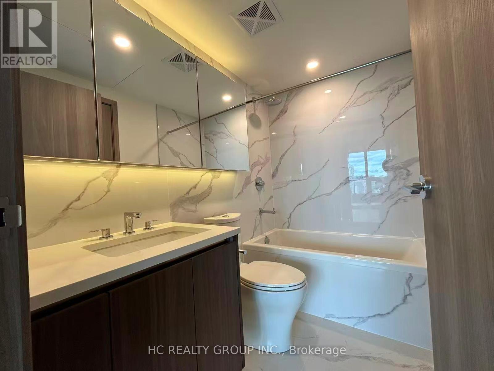 4702 - 3 Concord Cityplace Way, Toronto, Ontario  M5V 0X4 - Photo 16 - C12772432