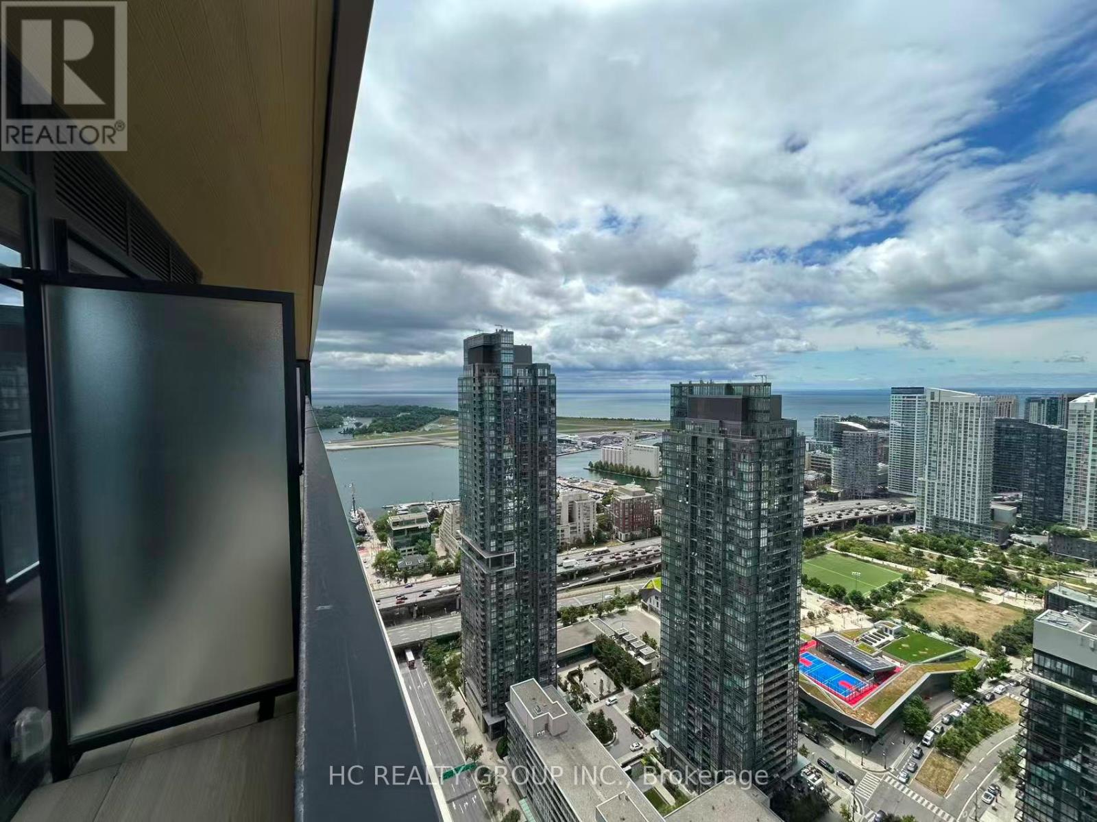 4702 - 3 Concord Cityplace Way, Toronto, Ontario  M5V 0X4 - Photo 18 - C12772432