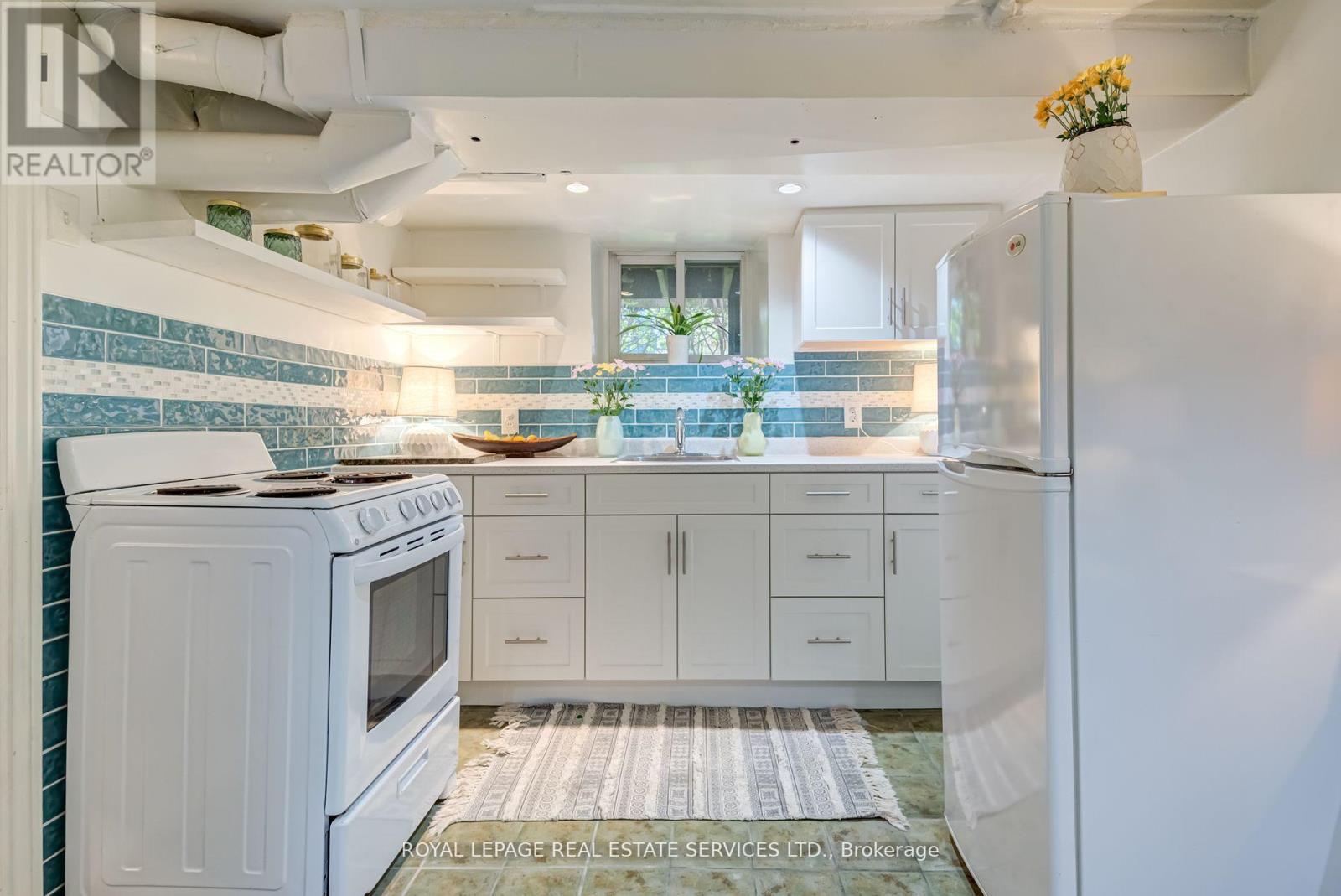 Lower - 27 Bank Street, Toronto, Ontario  M6K 1R4 - Photo 11 - C12772558