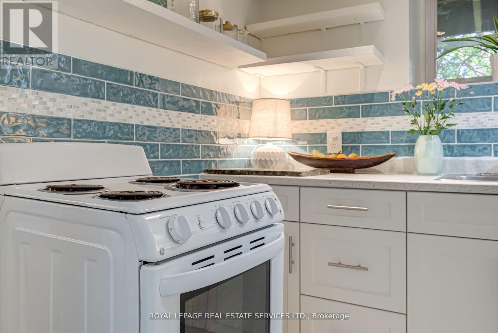 Lower - 27 Bank Street, Toronto, Ontario  M6K 1R4 - Photo 15 - C12772558