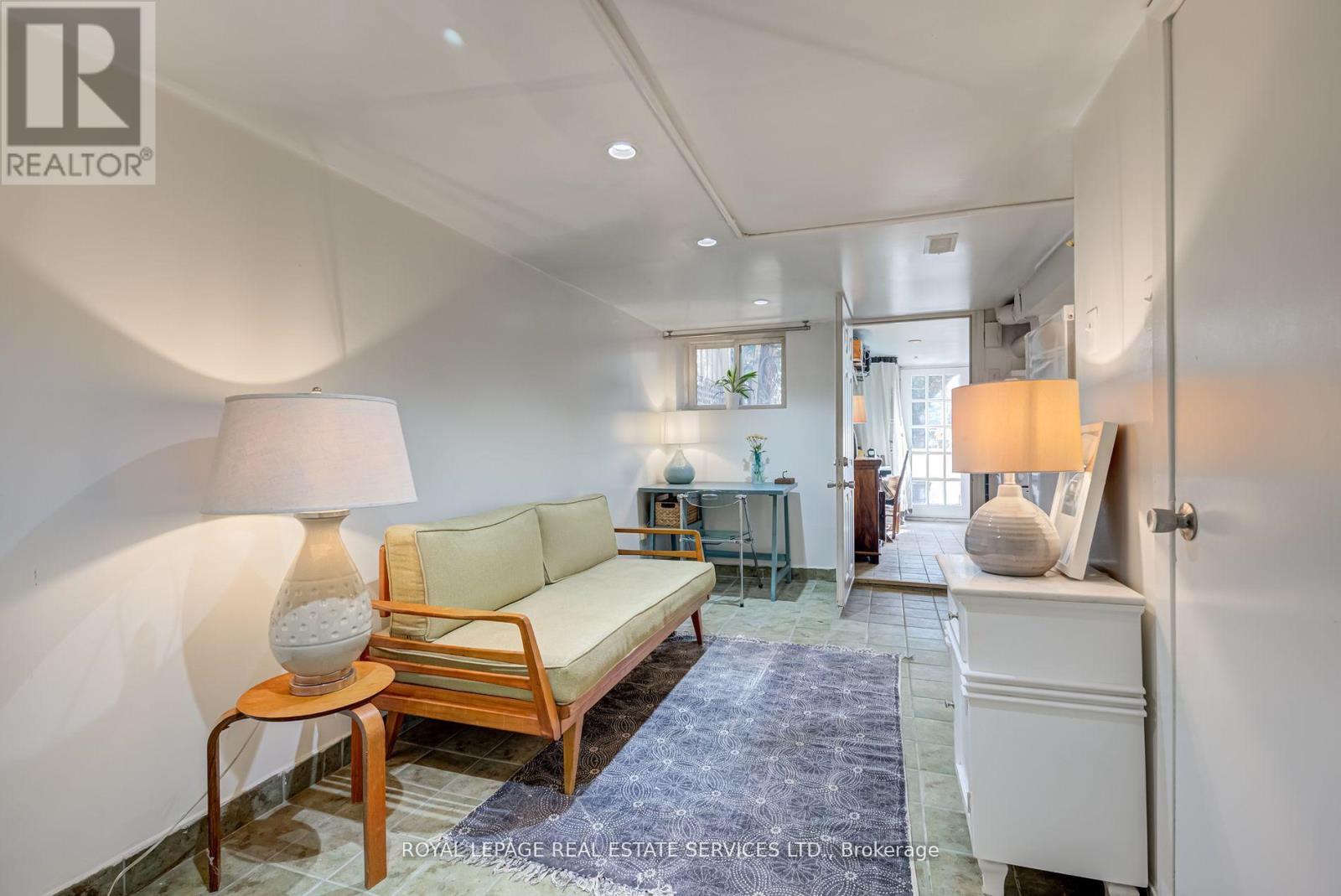 Lower - 27 Bank Street, Toronto, Ontario  M6K 1R4 - Photo 7 - C12772558