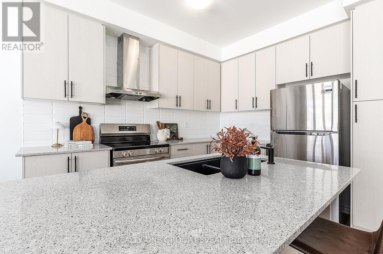 3515 Brickyard Drive, Pickering, Ontario  L1X 0J2 - Photo 12 - E12772566