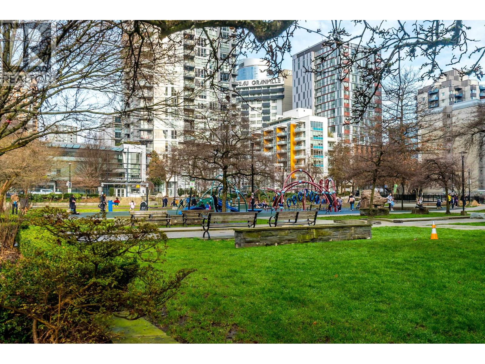 Listing Picture 36 of 40 : 2703 1111 RICHARDS STREET, Vancouver / 溫哥華 - 魯藝地產 Yvonne Lu Group - MLS Medallion Club Member