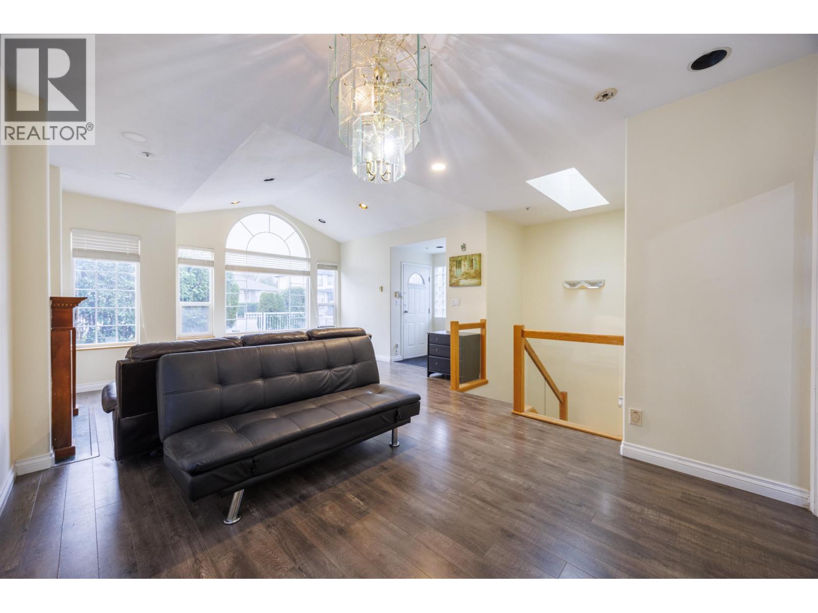 4774 Knight Street, Vancouver, British Columbia  V5N 3N2 - Photo 2 - R3079657