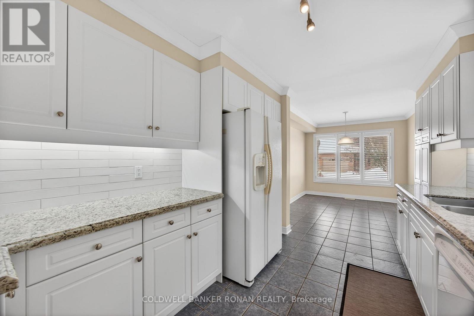 14 Via Amici, New Tecumseth, Ontario  L9R 2B4 - Photo 11 - N12772500