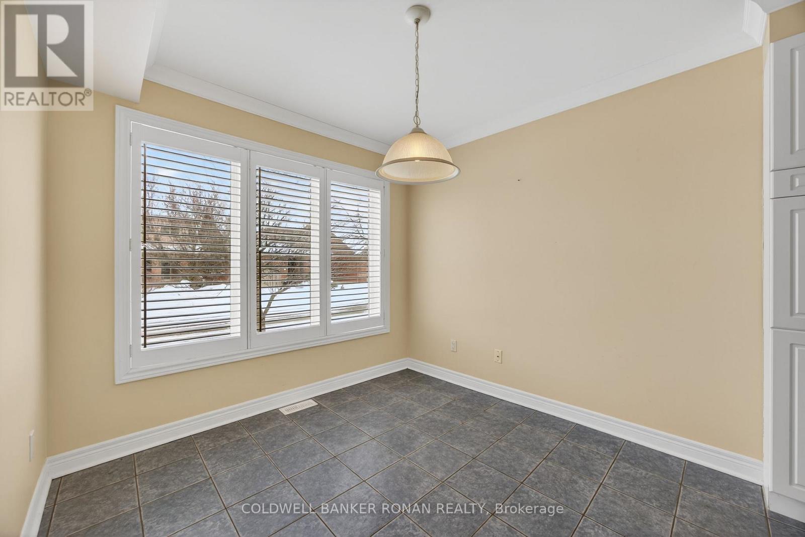 14 Via Amici, New Tecumseth, Ontario  L9R 2B4 - Photo 7 - N12772500