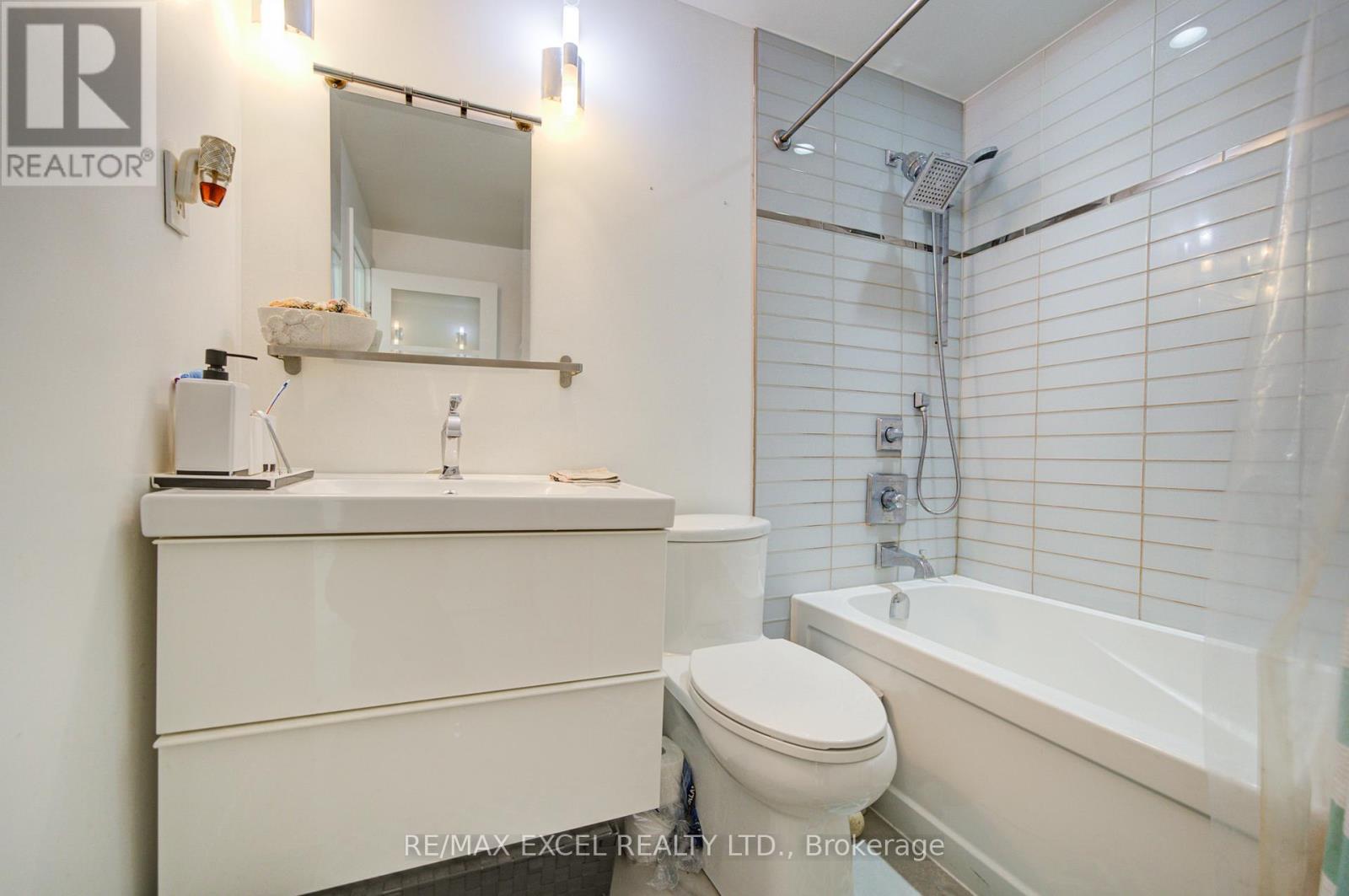 80 Sherwood Forest Drive, Markham, Ontario  L3P 1R1 - Photo 21 - N12772542