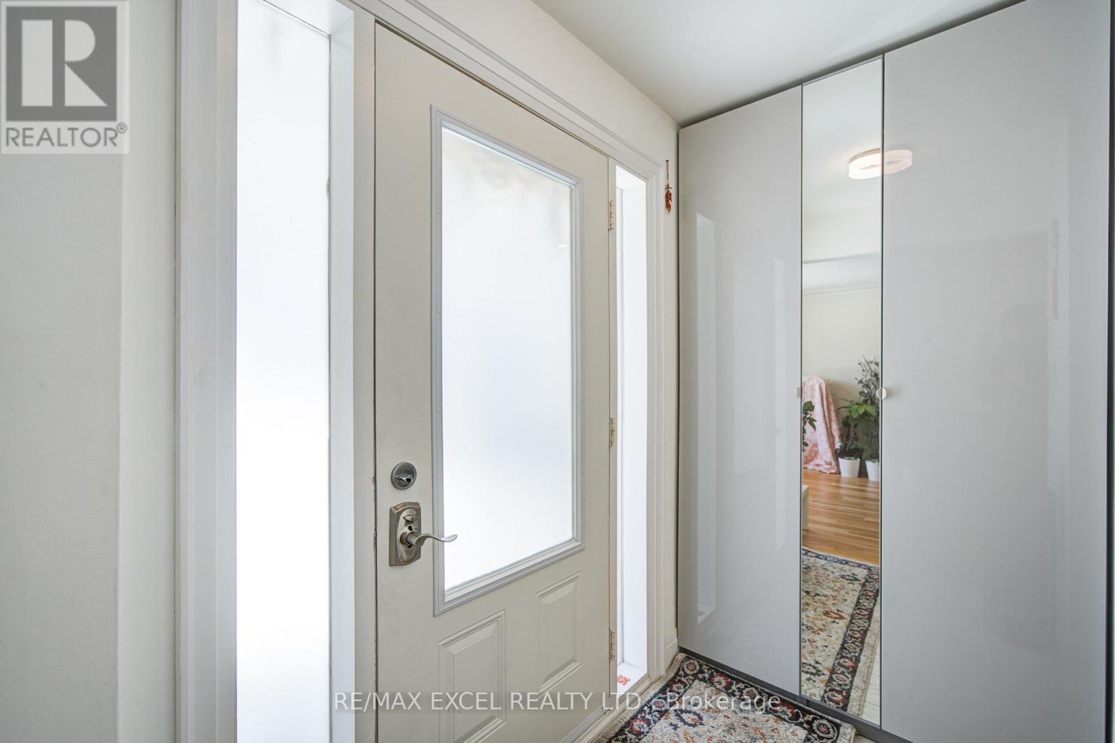 80 Sherwood Forest Drive, Markham, Ontario  L3P 1R1 - Photo 5 - N12772542