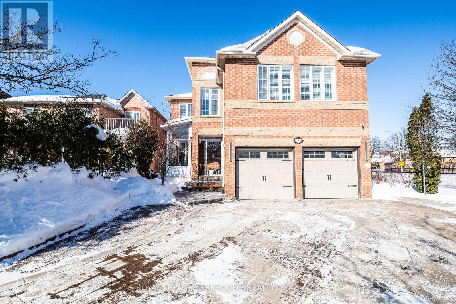 8 SHALLIMAR COURT, Brampton, Ontario
