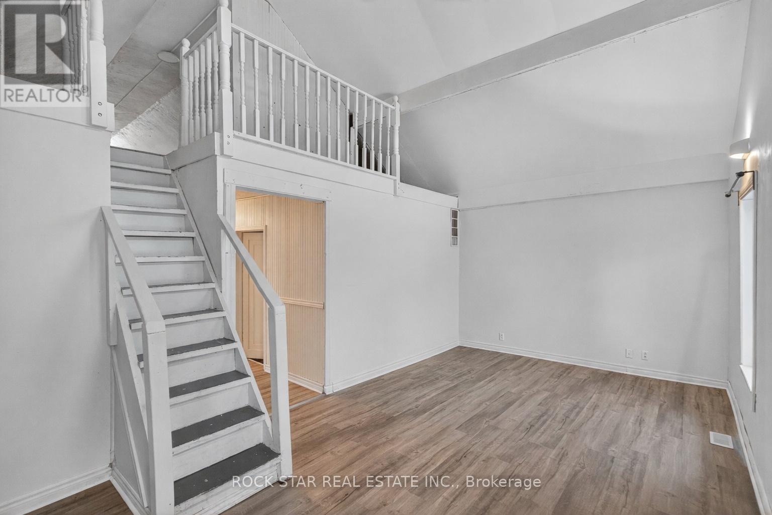 71 Teal Avenue, Hamilton, Ontario  L8E 3B3 - Photo 5 - X12536412