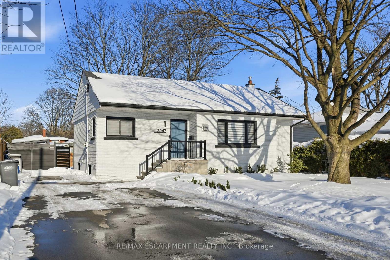 2347 Sharron Street, Burlington, Ontario  L7R 1W8 - Photo 1 - W12772338