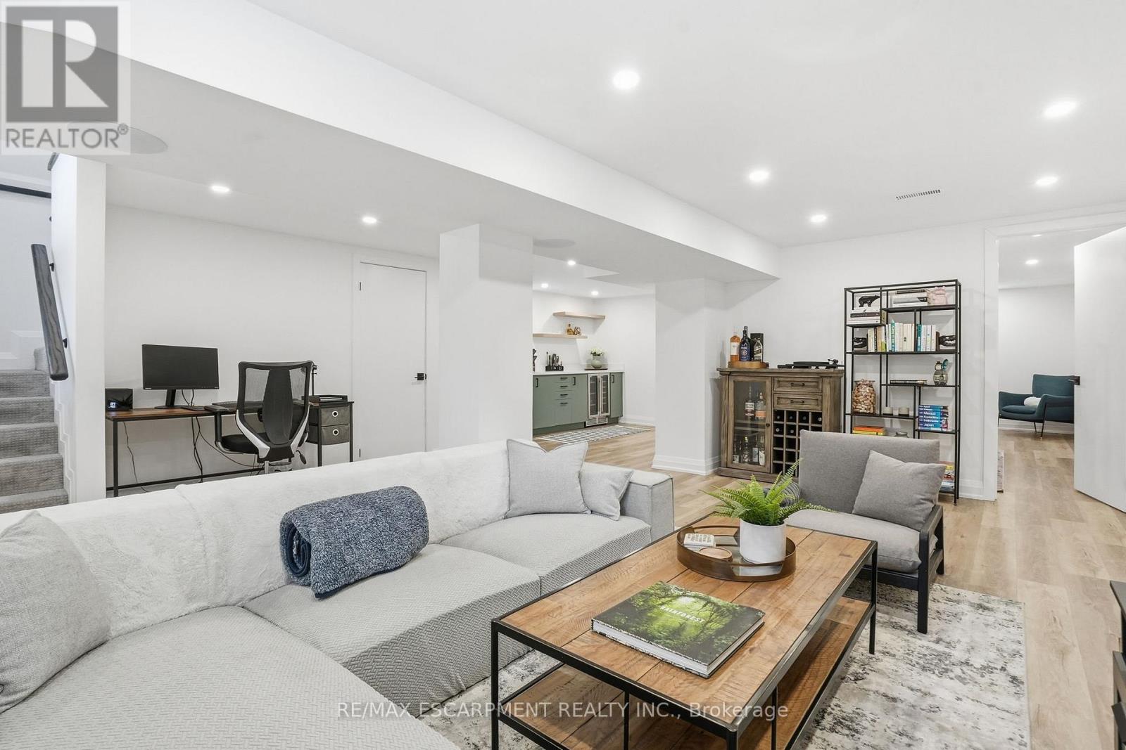 2347 Sharron Street, Burlington, Ontario  L7R 1W8 - Photo 24 - W12772338