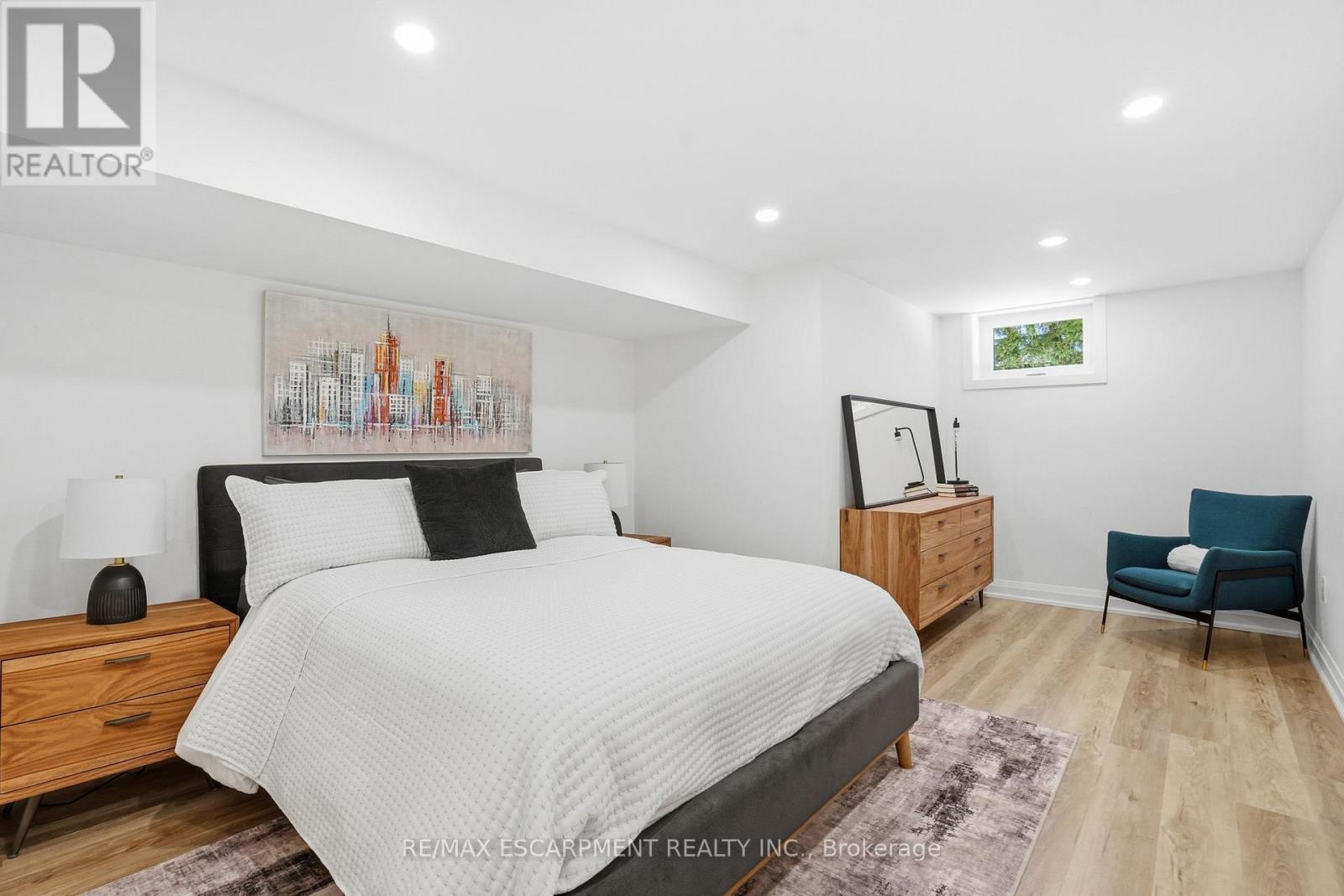 2347 Sharron Street, Burlington, Ontario  L7R 1W8 - Photo 25 - W12772338