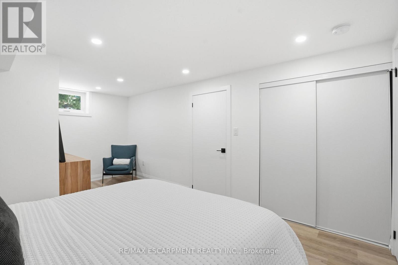 2347 Sharron Street, Burlington, Ontario  L7R 1W8 - Photo 27 - W12772338