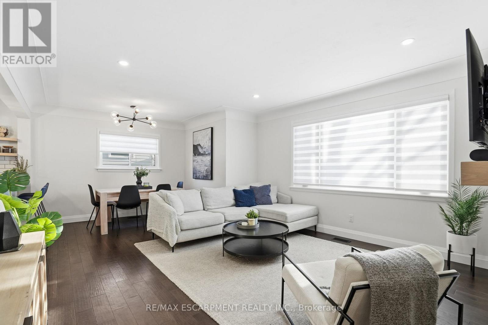 2347 Sharron Street, Burlington, Ontario  L7R 1W8 - Photo 4 - W12772338