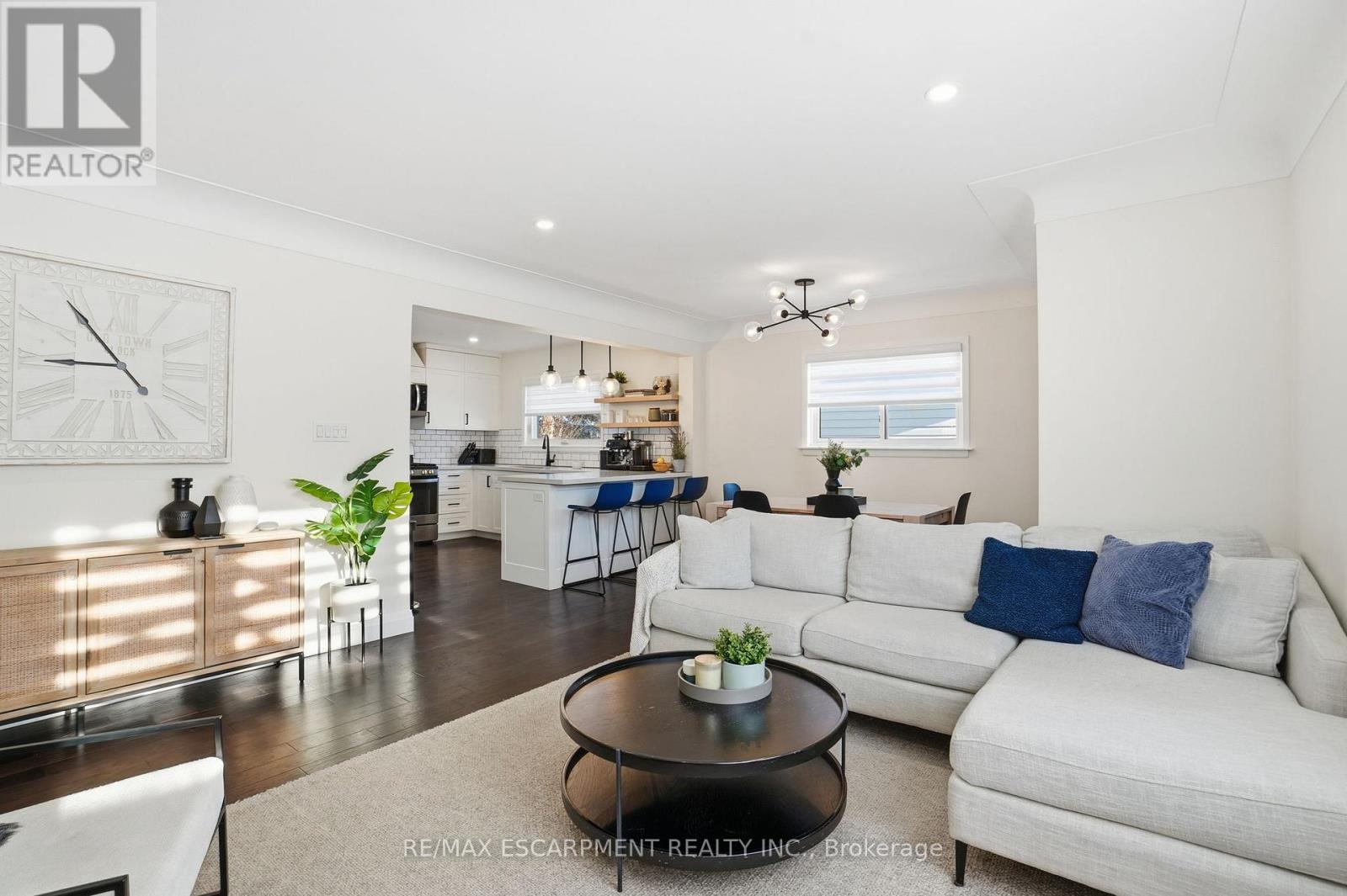 2347 Sharron Street, Burlington, Ontario  L7R 1W8 - Photo 5 - W12772338