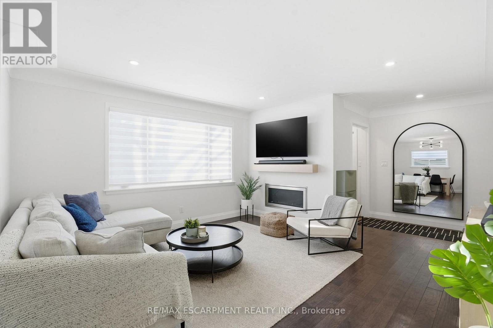 2347 Sharron Street, Burlington, Ontario  L7R 1W8 - Photo 6 - W12772338